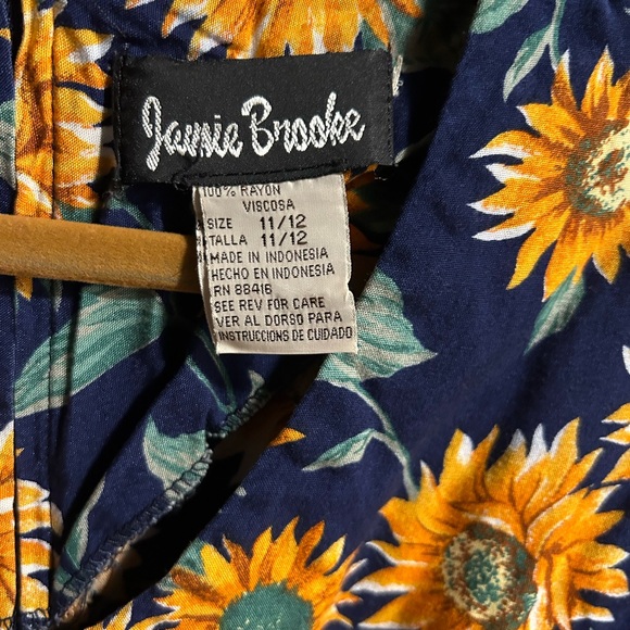 Adorable sunflower print vintage romper - Picture 7 of 8